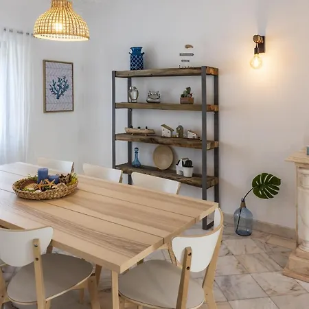 Nook Beach House Апартаменты *